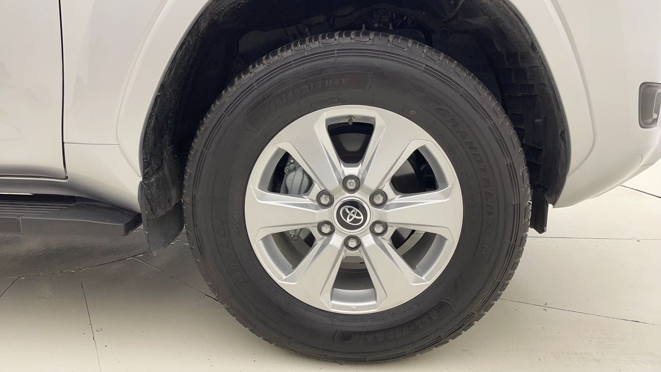 تويوتا لاند كروزر GXR 4 | بدون دفعة مقدمة | اختبار القيادة في المنزل