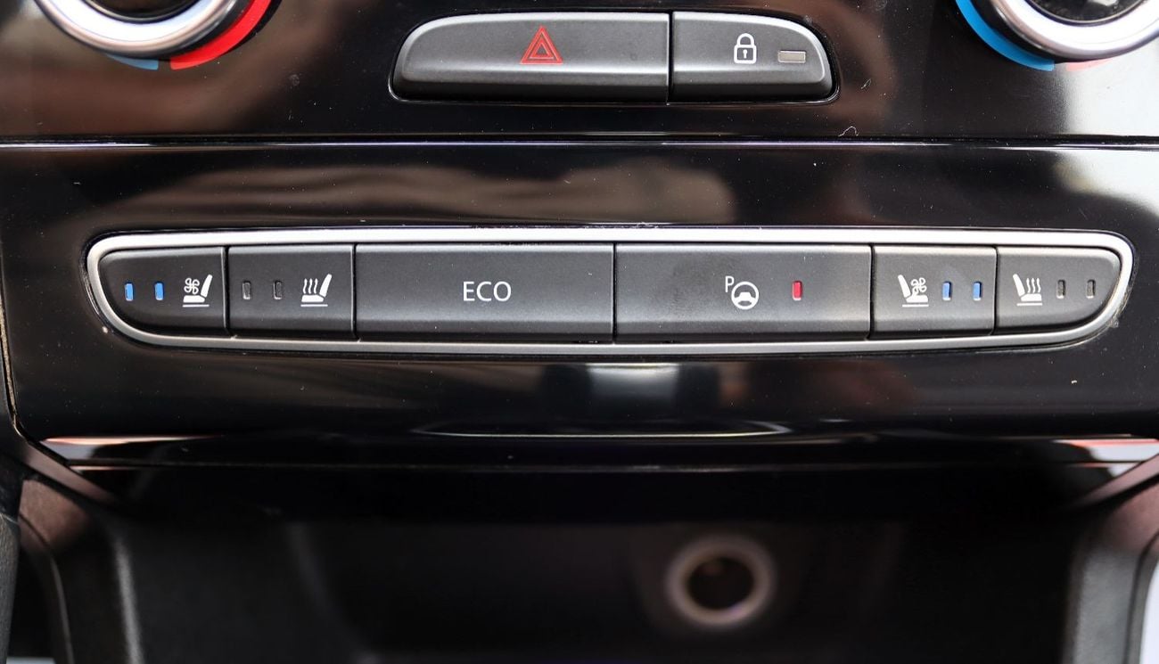 رينو كوليوس LE خالية من الحوادث - خليجي - فل اوبشن - السيارة بحالة ممتازة من الداخل والخارج