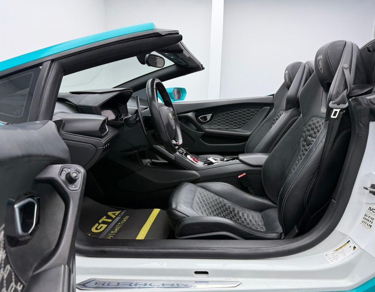 Lamborghini Huracan 2017 Lamborghini Huracan LP610-4 Spyder ,Full Service History ,GCC