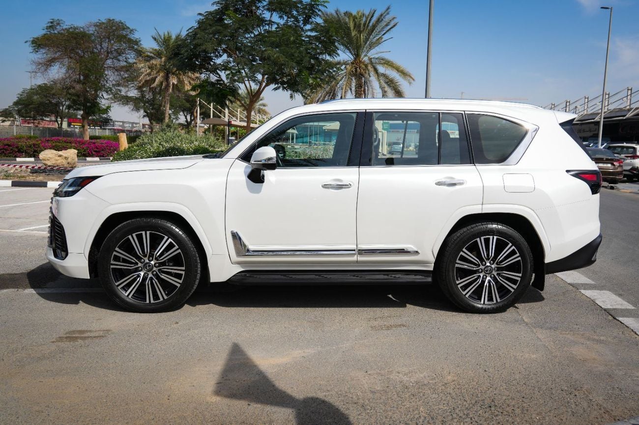 Lexus LX 600 SIGNATURE 2024!! LOW MILEAGE!! WARRANTY AND SERVICE CONTRACT FROM AL FUTTAIM