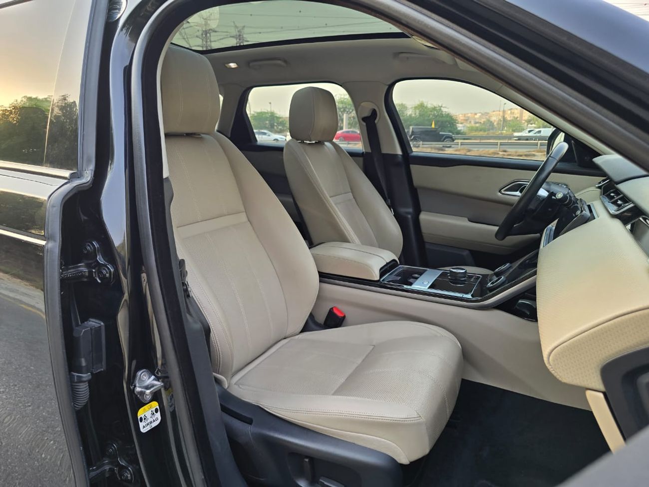 Land Rover Range Rover Velar P250 S 2.0L Petrol VELAR P250S V4 2019 GCC // ACCIDENT FREE // WELL MAINTAINED // PERFECT CONDITION