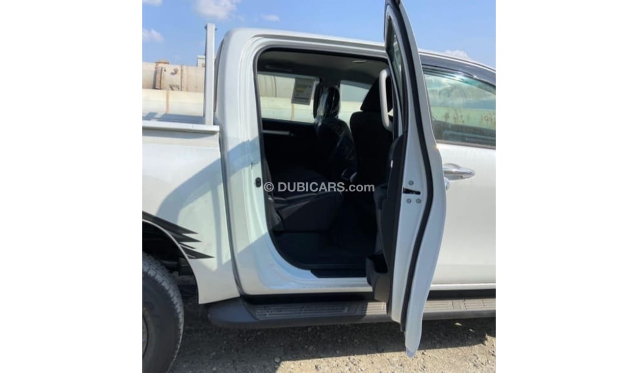Toyota Hilux FULL OPTION WITH REAR A/C
