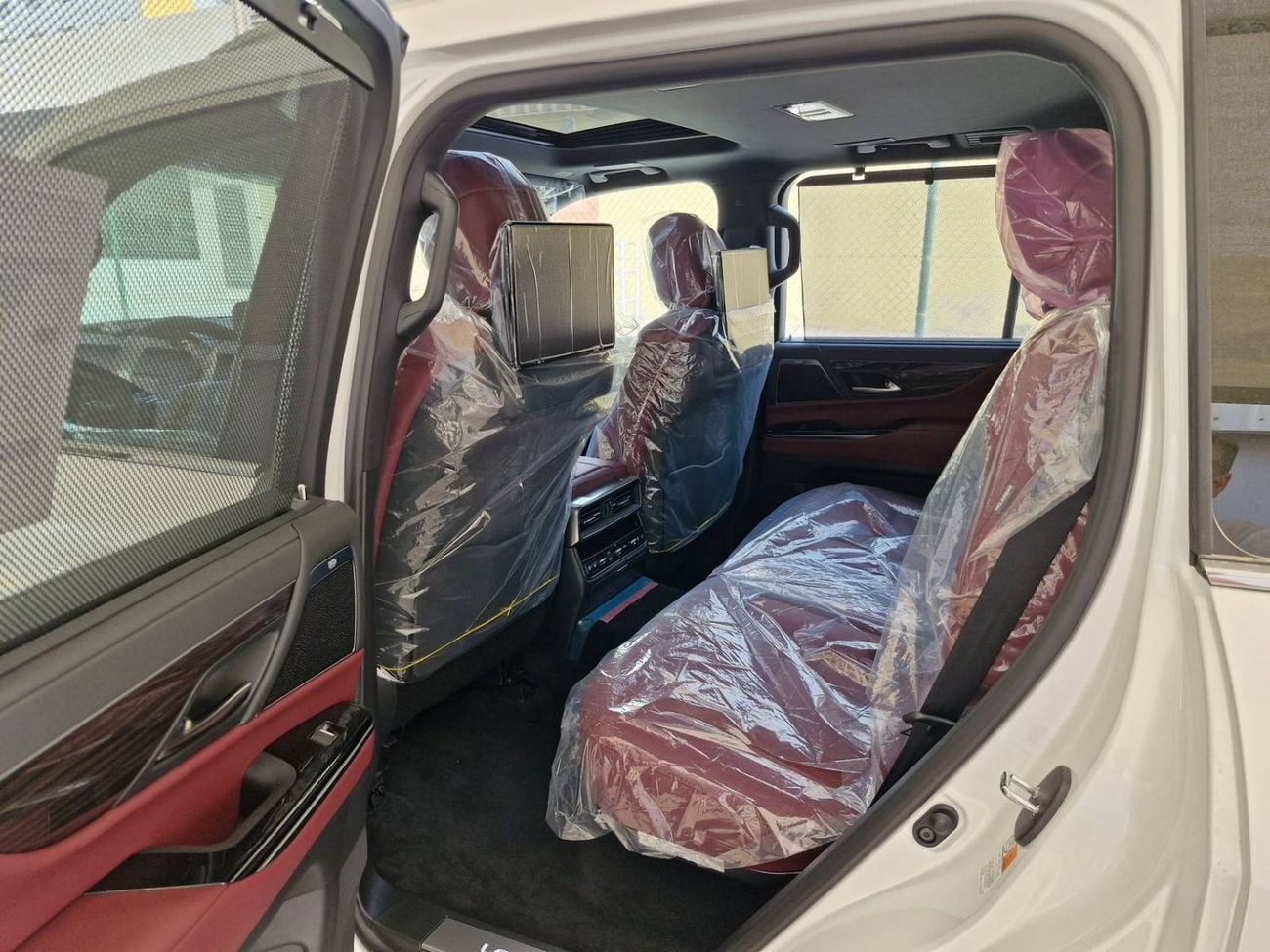 Lexus LX 700h 2026 LEXUS LX700h 3.5L 25-SPEAKERS ML URBAN 20"ALLOY 7-SEATS GCC BRAND NEW 0KM