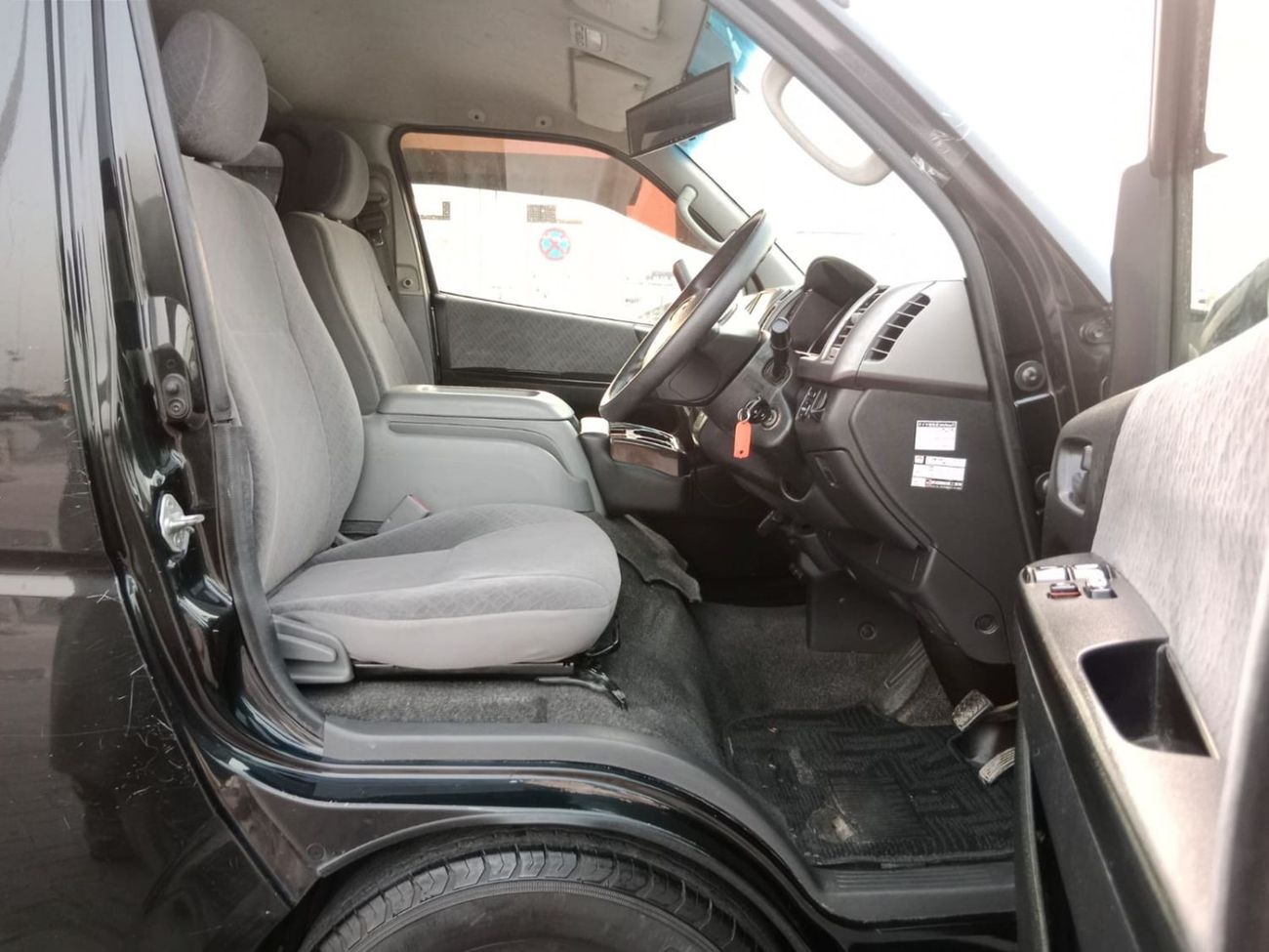 Toyota Hiace TOYOTA HIACE VAN RIGHT HAND DRIVE (PM1616)