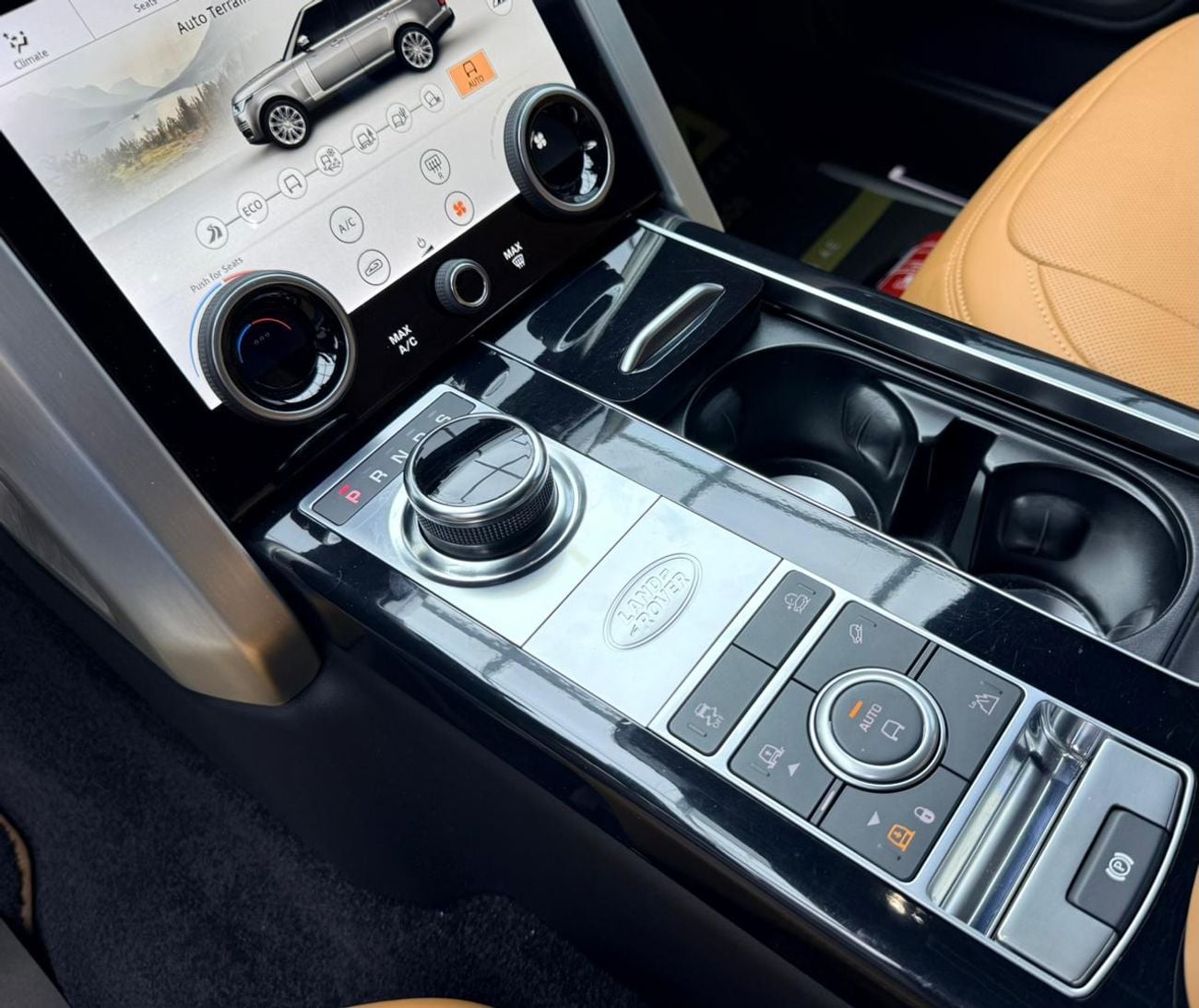 Land Rover Range Rover 2020 Range Rover Vogue SE P525, Warranty, Full Land Rover Service History, GCC Specs