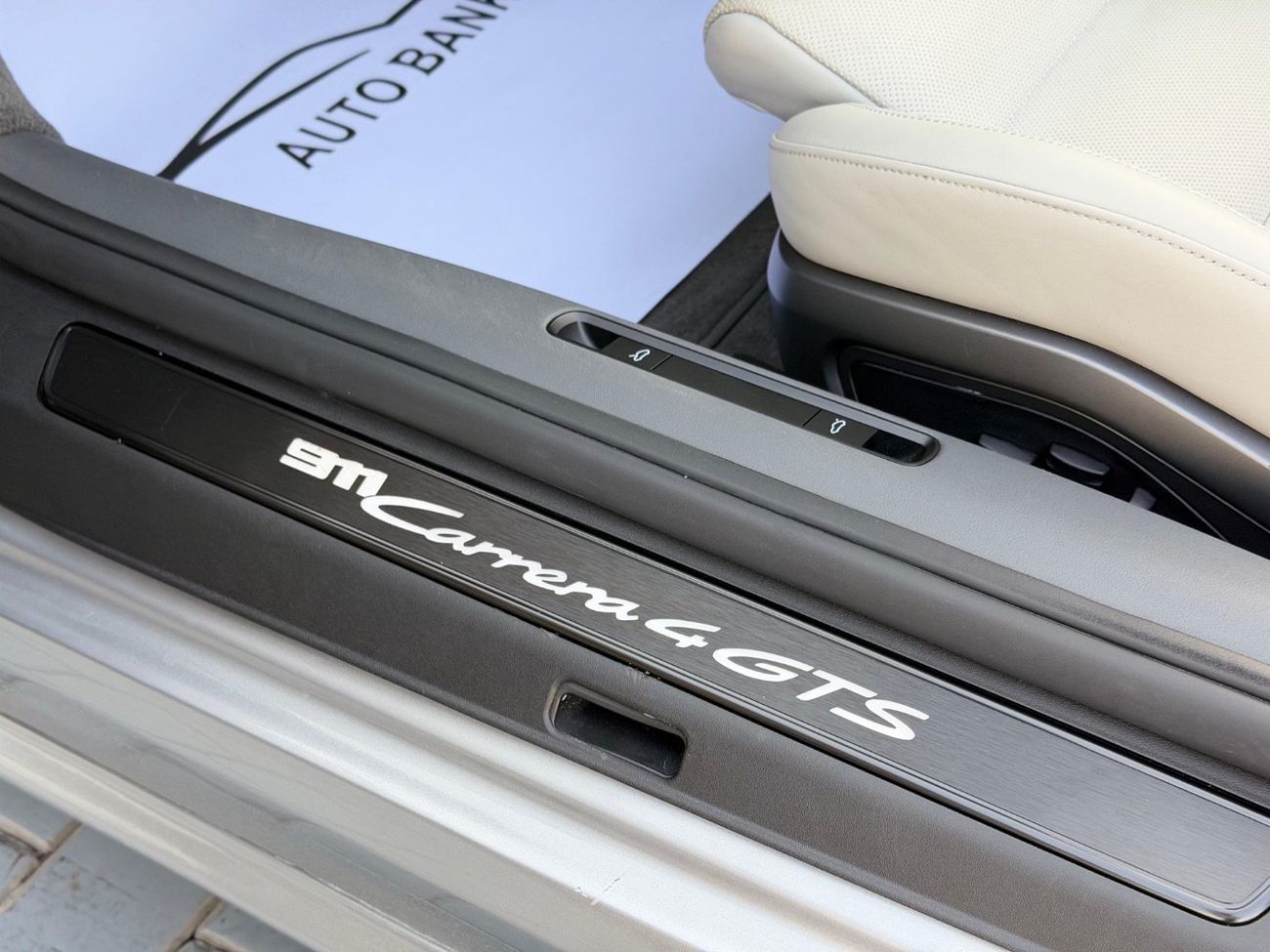 Porsche 911 Carrera 4GTS 3.0L (450 HP) Convertible