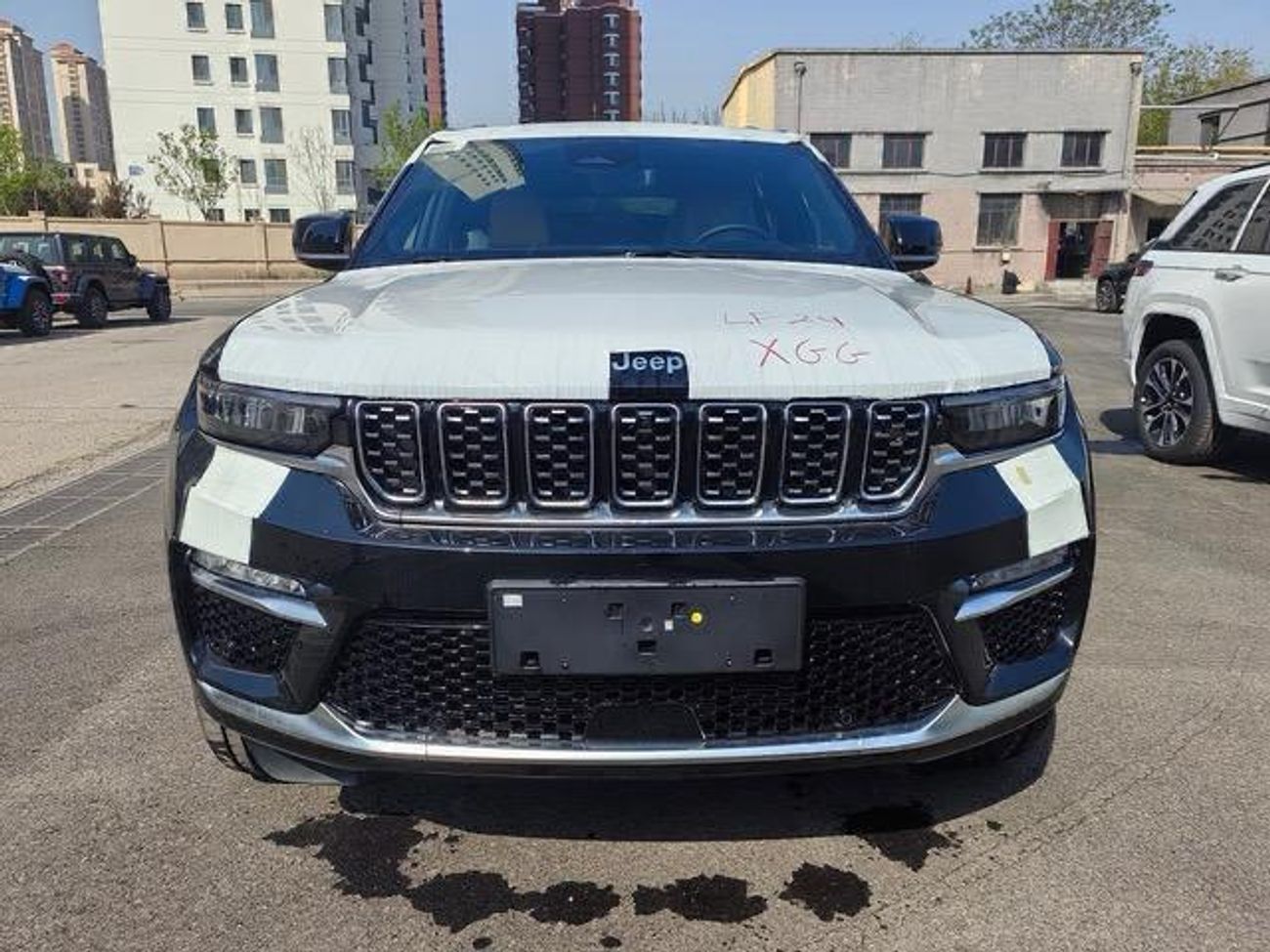 Jeep Cherokee 5 SEATER LIMITED PLUG IN HYBRID ( FOR RE EXPORT ONLY )