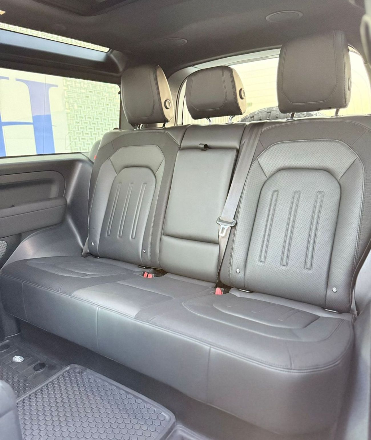 لاند روفر ديفندر P400 90 X-Dynamic HSE 3.0L (5 Seater)