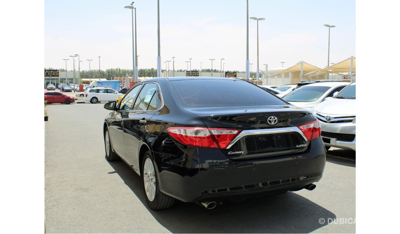 Toyota Camry PLATINUM - ORIGINAL PAINT - GCC - CAR IS IN PERFECT CONDITION INSIDE OUT