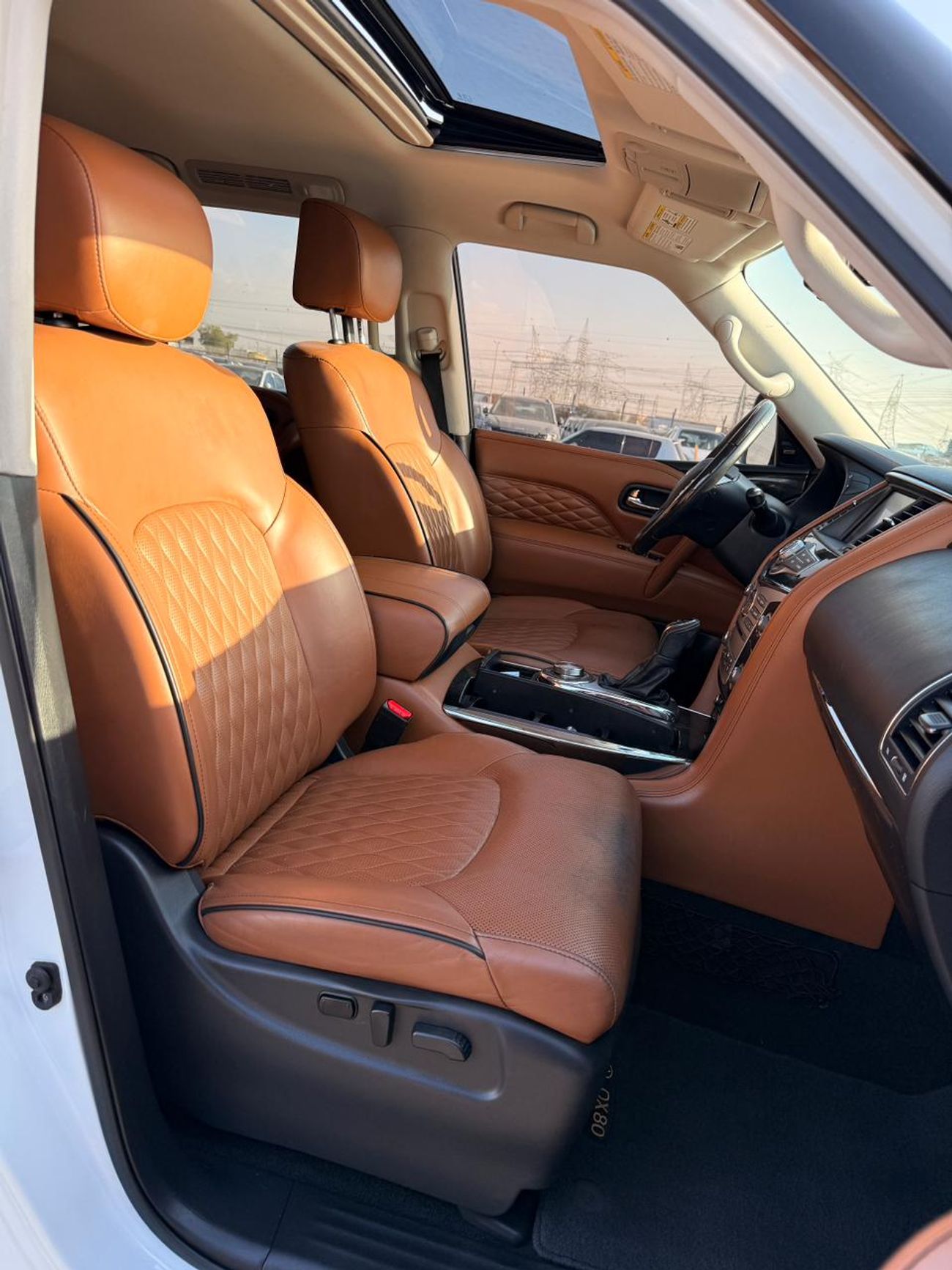 إنفينيتي QX80 Luxury 5.6L