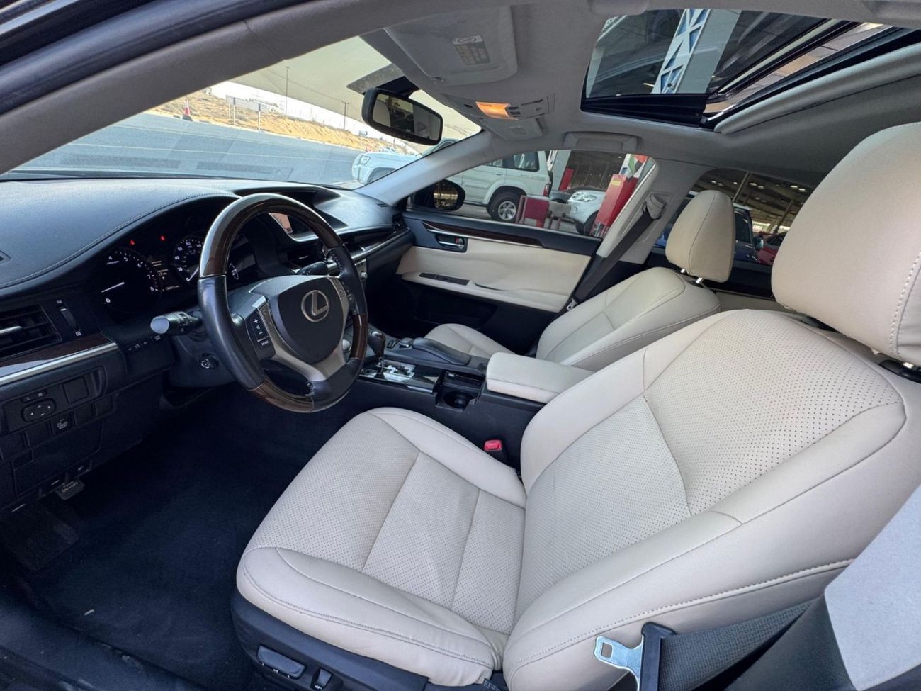 Lexus ES350 Platinum 3.5L V6 / قابل للتصدير لسوريا /  FULL OPTION / PARKING SENSORS / BLIND SPOTS / IN PERFECT C