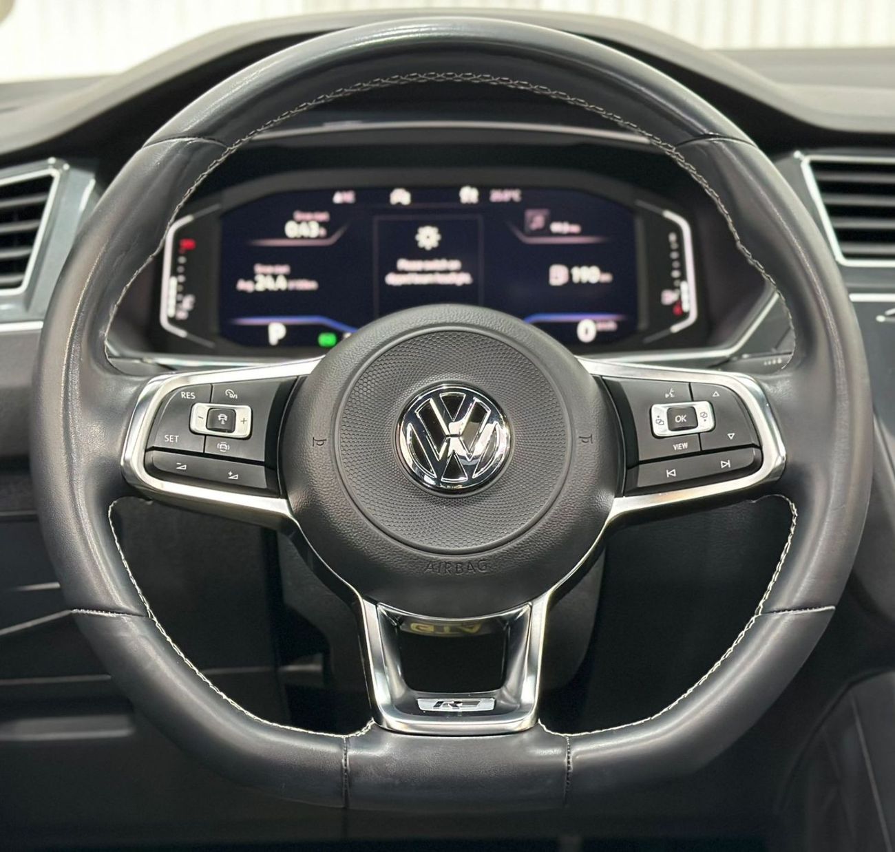 فولكس واجن تيجوان 2020 Volkswagen Tiguan R-Line Black Edition, March 2025 VW Warranty, Full VW Service History, GCC