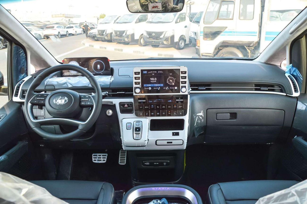 Hyundai Staria HYUNDAI STARIA 2.2L DIESEL LUXURY 2025