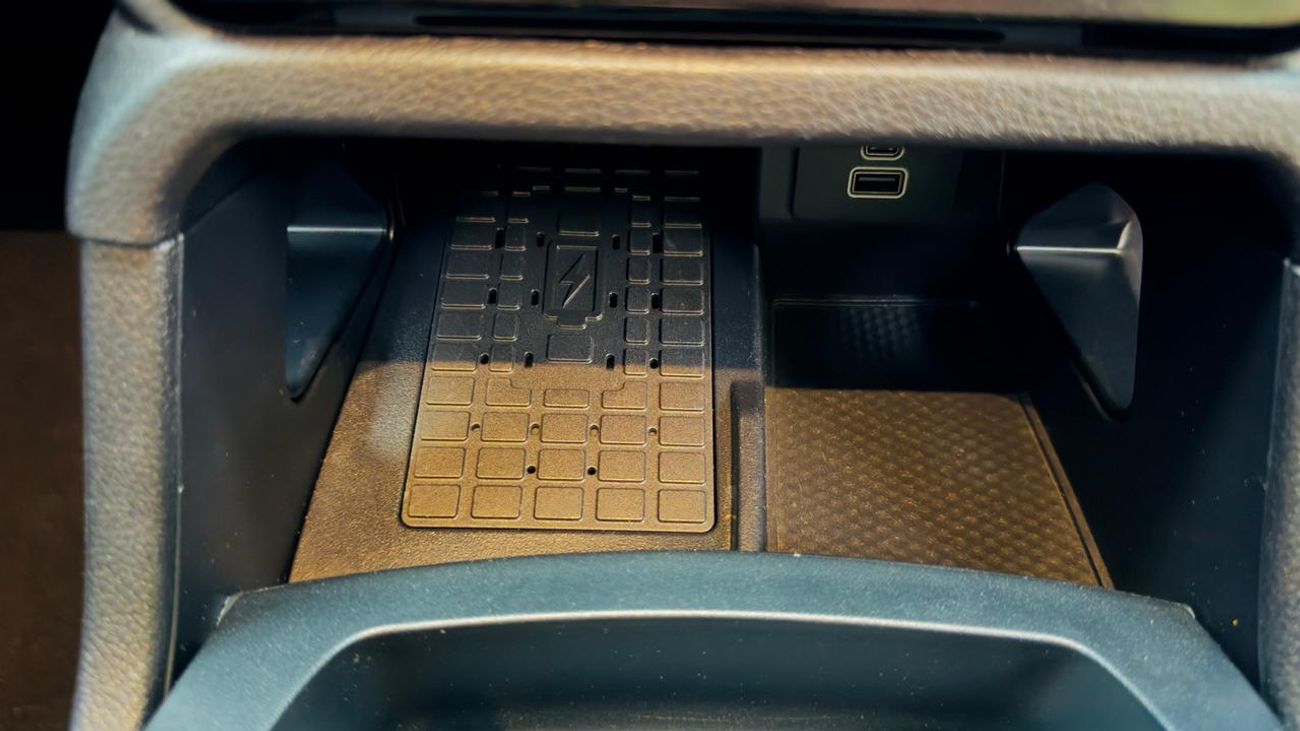 Ford Everest TREND | POWER BACK DOOR | PUSH START | 2.0L DIESEL | BACK CAMERA | DUAL CLIMATE CONTROL | AUTO | RHD