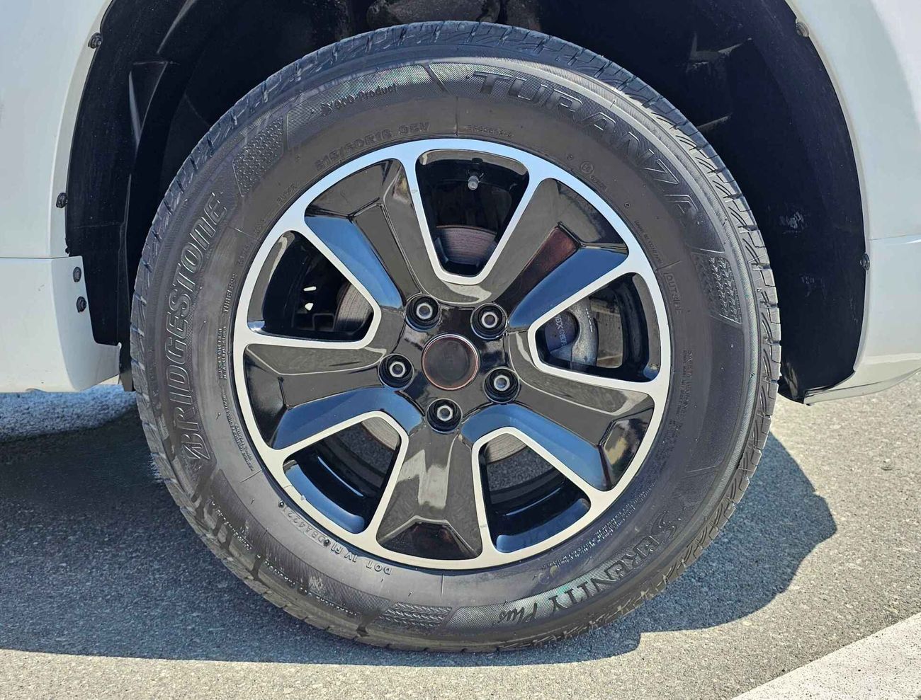 Renault Duster / LEATHER SEATS/ ALLOY RIMS/ SAME COLOR BODY/ LOW MILEAGE/ 475 MONTHLY/ LOT#38523