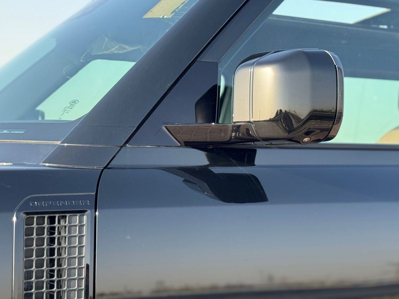 لاند روفر ديفندر Land Rover Defender P400 X-Dynamic SE 2025 2DOORS