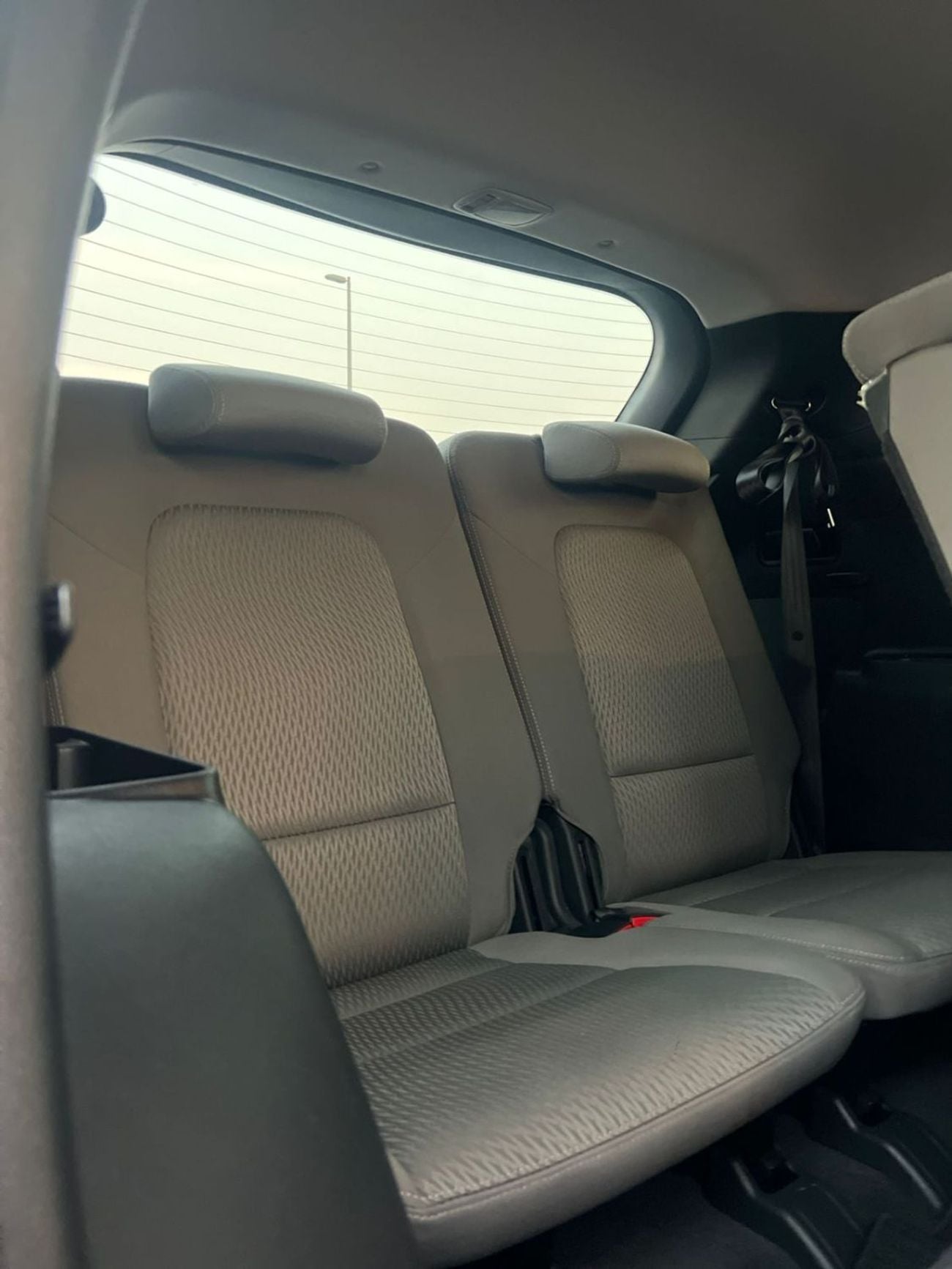 Hyundai Santa Fe STD (NON GCC) 2019 Hyundai Santa Fe - 3.3L V6 - Apple & Android Play - 7 Seater - 42000 Mileage - 41999 AED