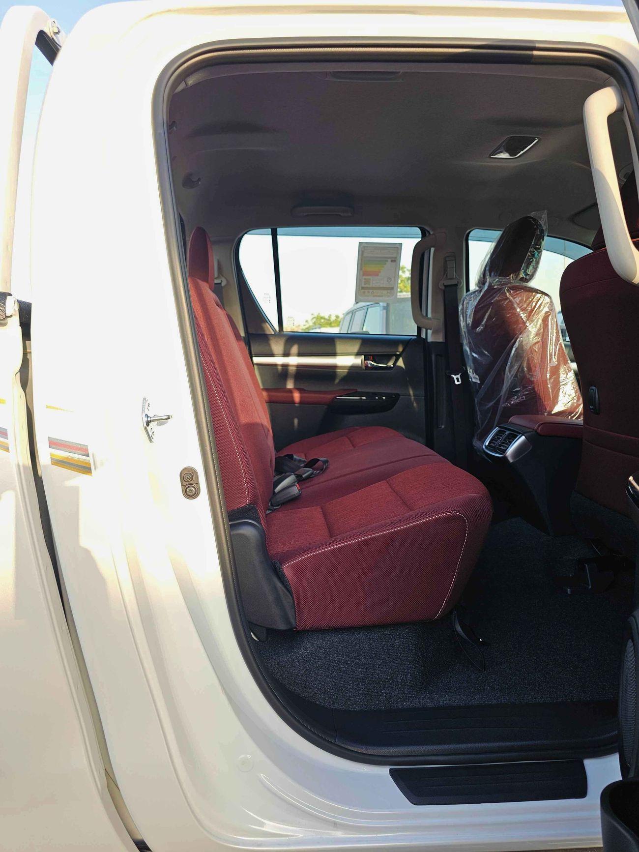 Toyota Hilux SR5 FULL OPTION / A/T / 2.4L V4 DIESEL / DVD + CAMERA / BLIND SPOT / 4WD (CODE # HDAF2)