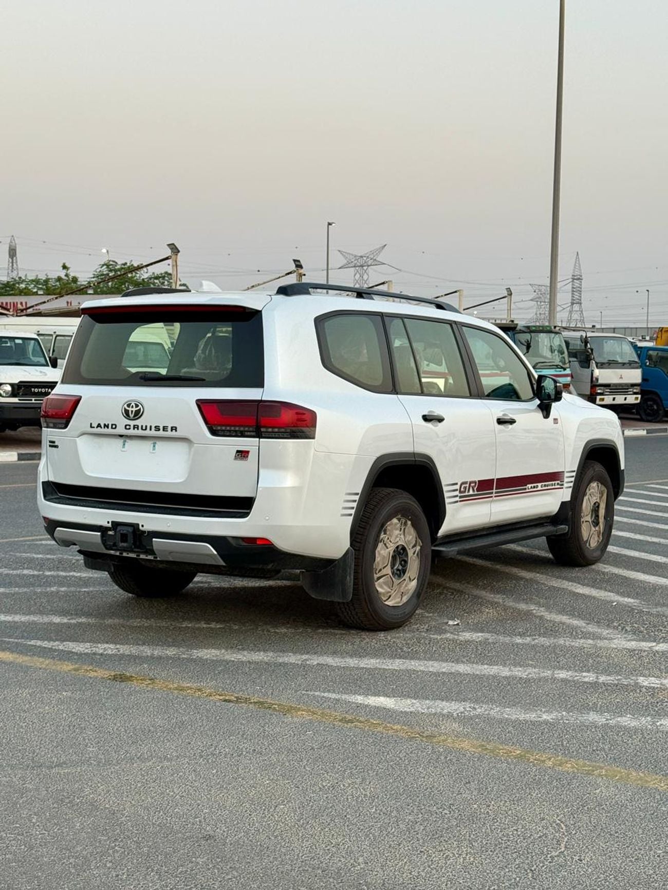 تويوتا لاند كروزر Toyota Land Cruiser GR Sport 3.5L 2025 White