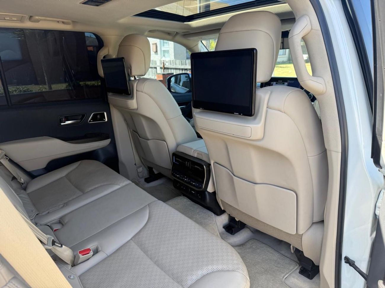 Toyota Land Cruiser DIESEL 3.3 LITER ,RIGHT HAND SAHARA ,BEIGE INTERIOR