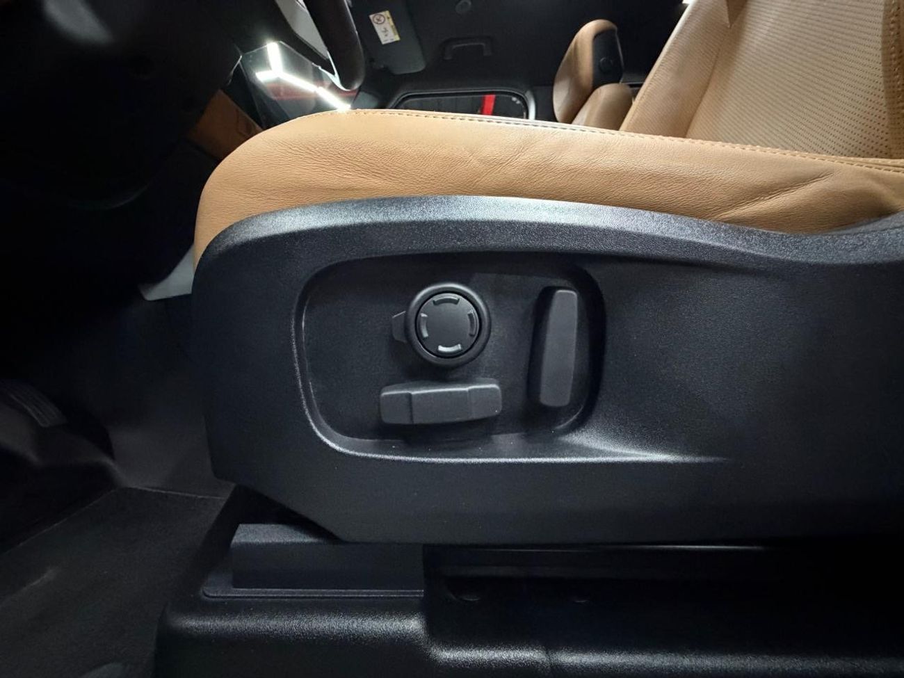 Land Rover Defender P400 110 HSE 3.0L (5 Seater)