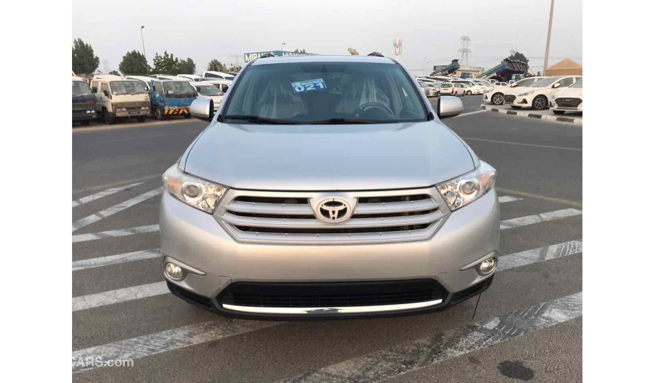 Toyota Highlander fresh and imported and very clean inside out and ready to drive