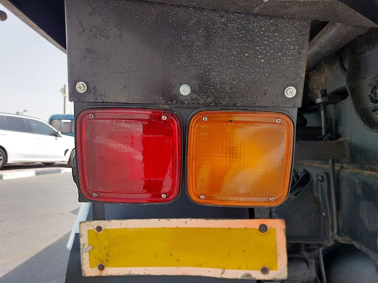 Mitsubishi Fighter (RAMADAN OFFER) MITSUBISHI FIGHTER TRUCK RHD 1990 MODEL 7.5 L DIESEL MANUAL(PM40032)