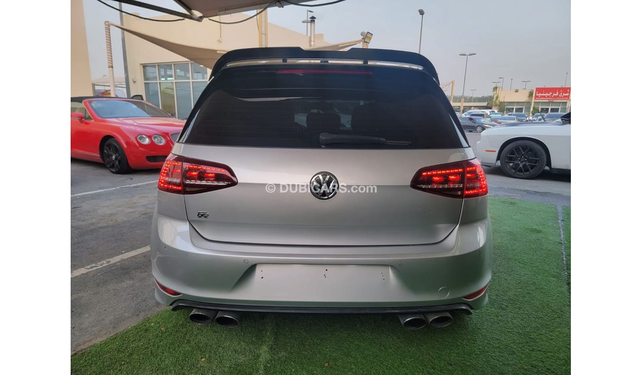 فولكس واجن جولف R