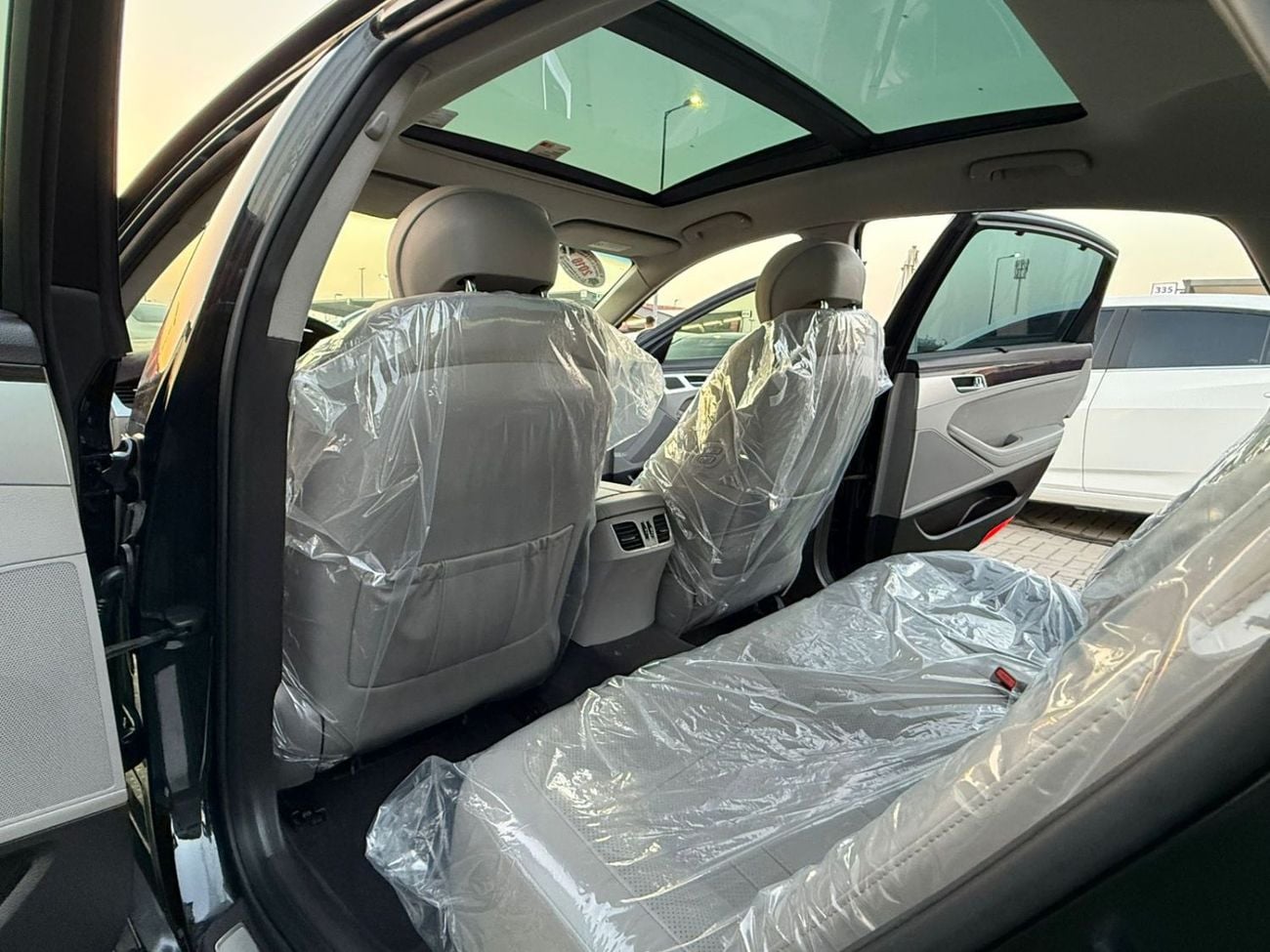 Hyundai Genesis PLATINUM first owner, two original keys