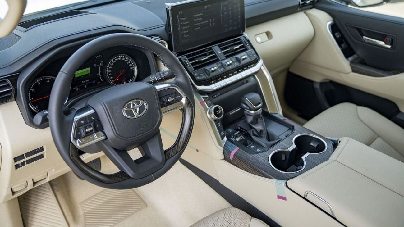 تويوتا لاند كروزر (LHD) TOYOTA LAND CRUISER LC300 VXR 3.3D AT MY2025– WHITE