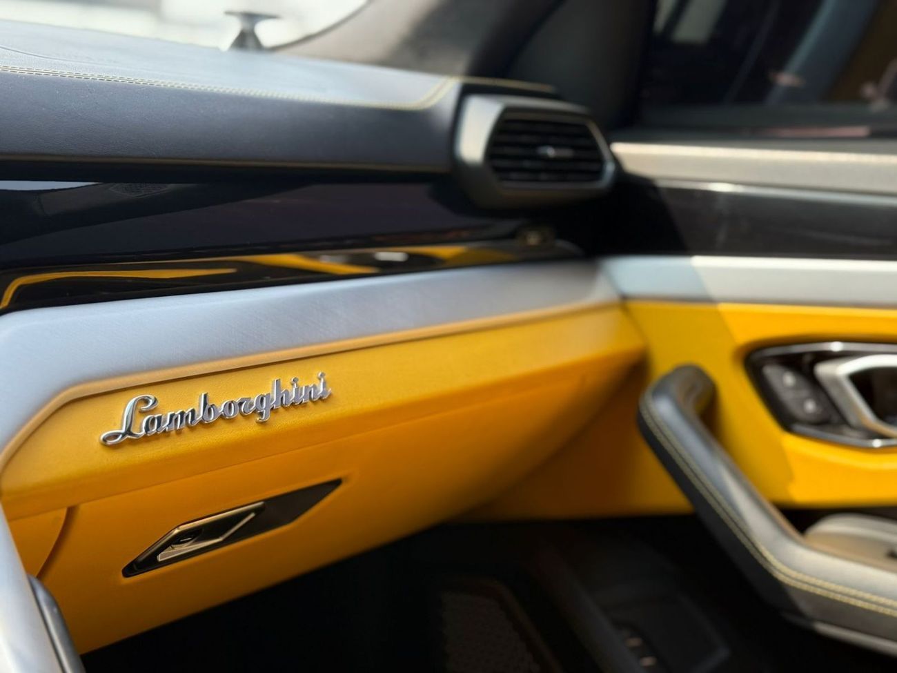 Lamborghini Urus STD 4.0T V8