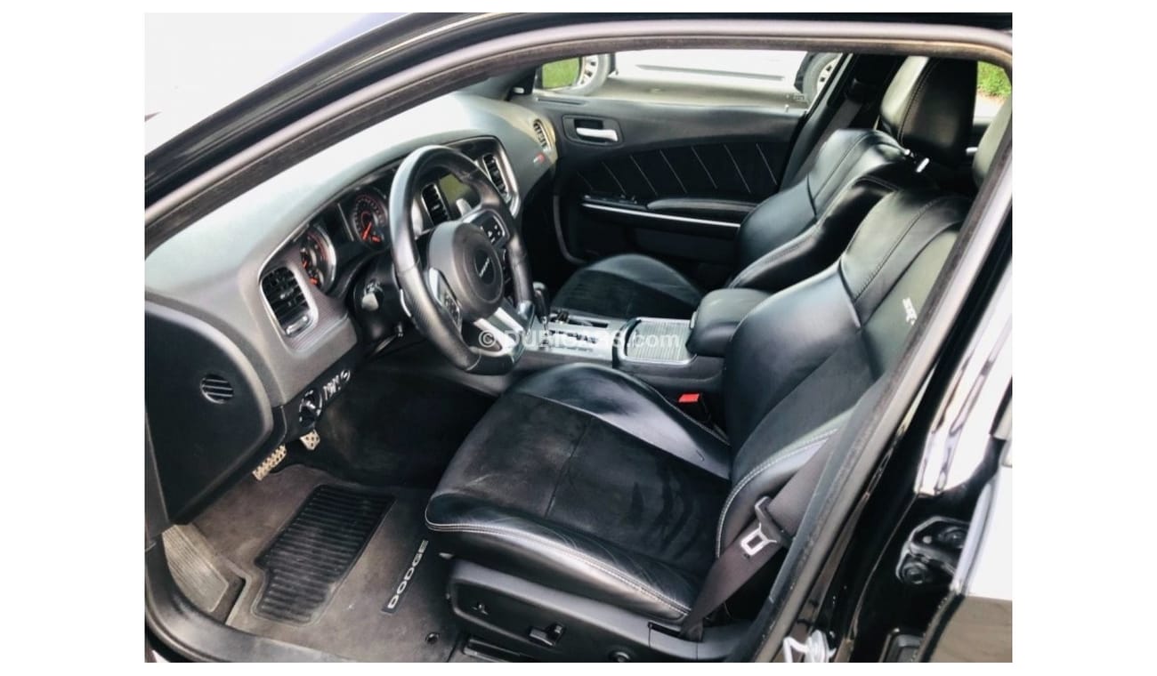 دودج تشارجر SRT8 موديل 2014 خليجي حاله ممتازه من الداخل والخارج فل مواصفات كراسي جلد ومثبت سرعه وتحكم كهربي كامل