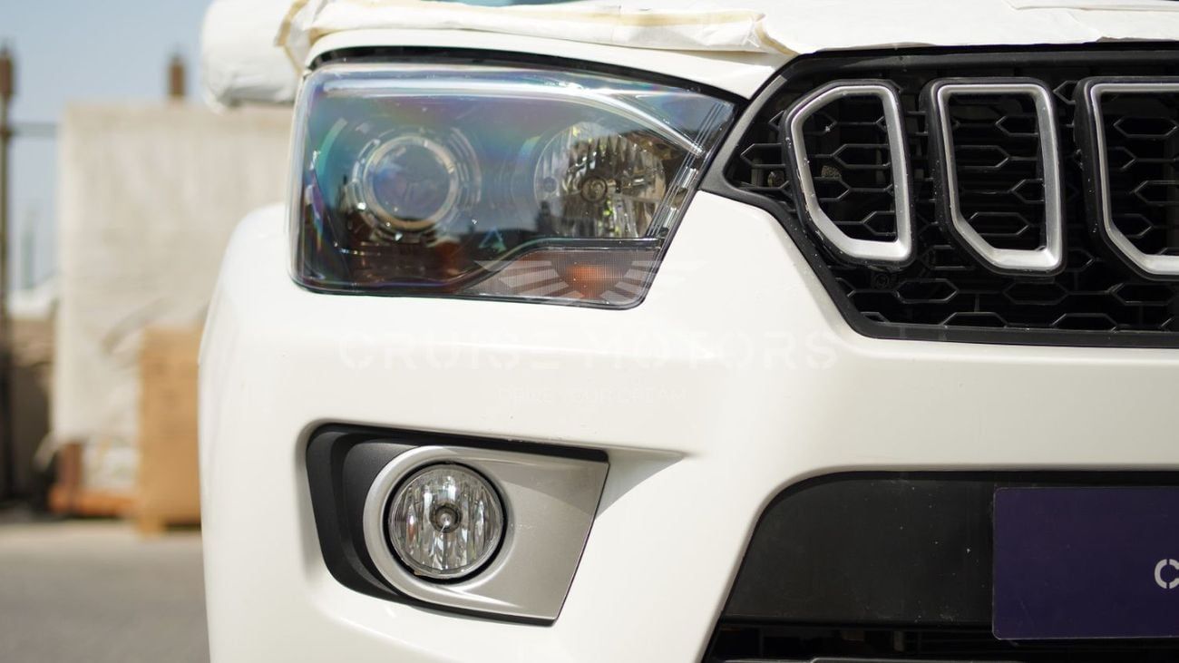 Mahindra Pik Up Double Cabin -Manual - 2.2L - Diesel - Pick up - 4WD - 5 Seats - 4 Door - White