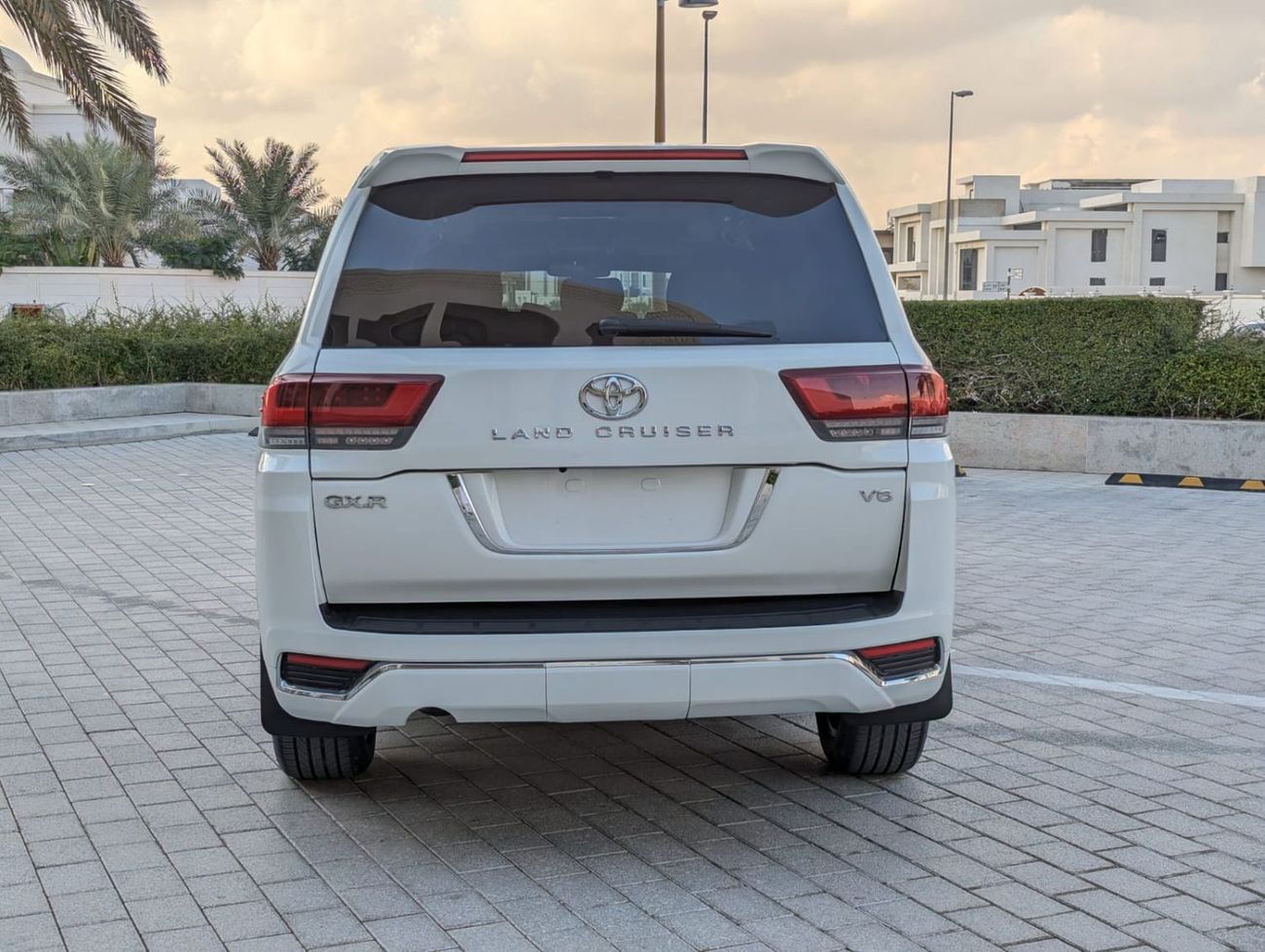 Toyota Land Cruiser Toyota LC200 white LHD