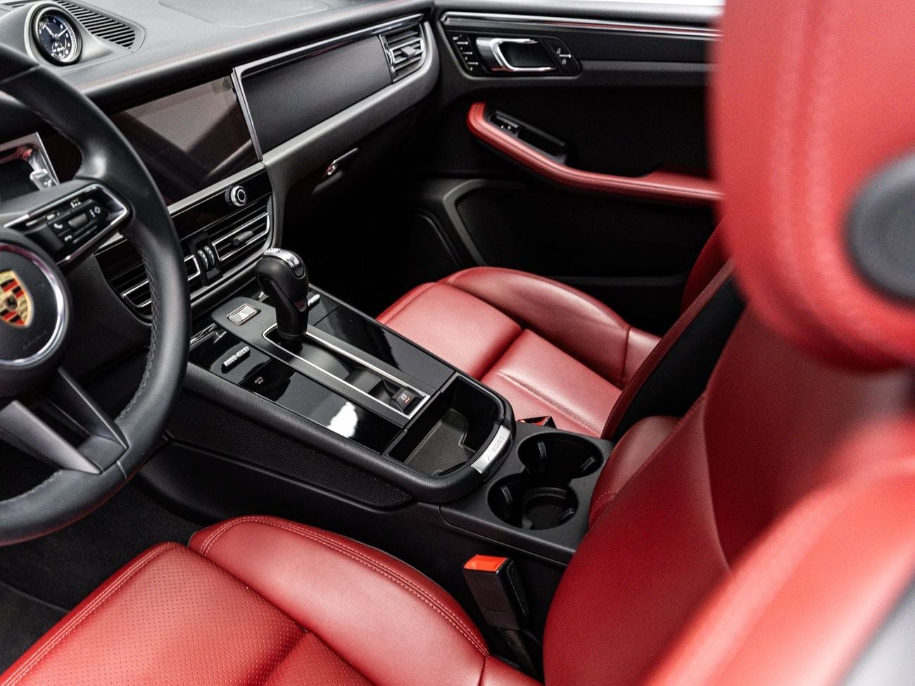 بورش ماكان Base