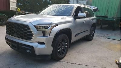 Toyota Sequoia HYBRID (NON GCC)
