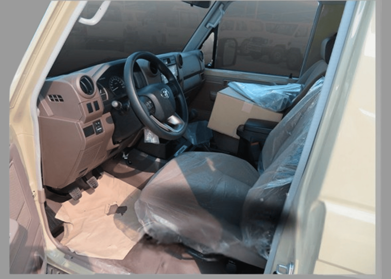 تويوتا لاند كروزر 70 ECTOMA003 – 2025 Toyota LC Hardtop SWB - 4.0L Petrol Manual - V ZT – Beige  - Std