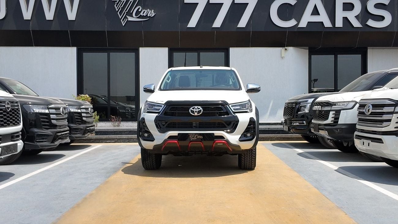 تويوتا هيلوكس  TOYOTA HILUX SR5 4.0 V6 4WD A/T 2026