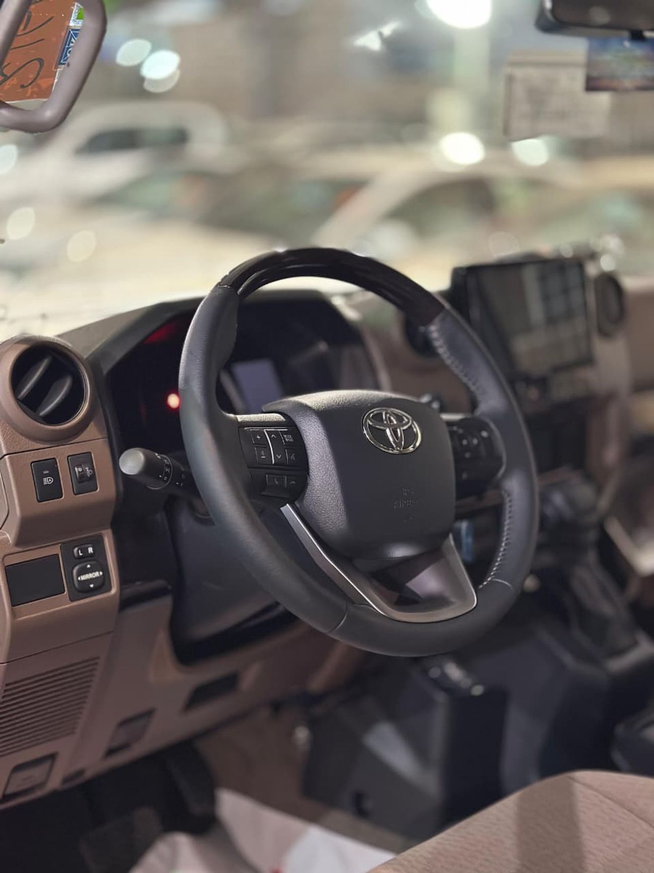 تويوتا لاند كروزر 70 2026 Toyota LC76 4.0L Petrol full option with Radar.