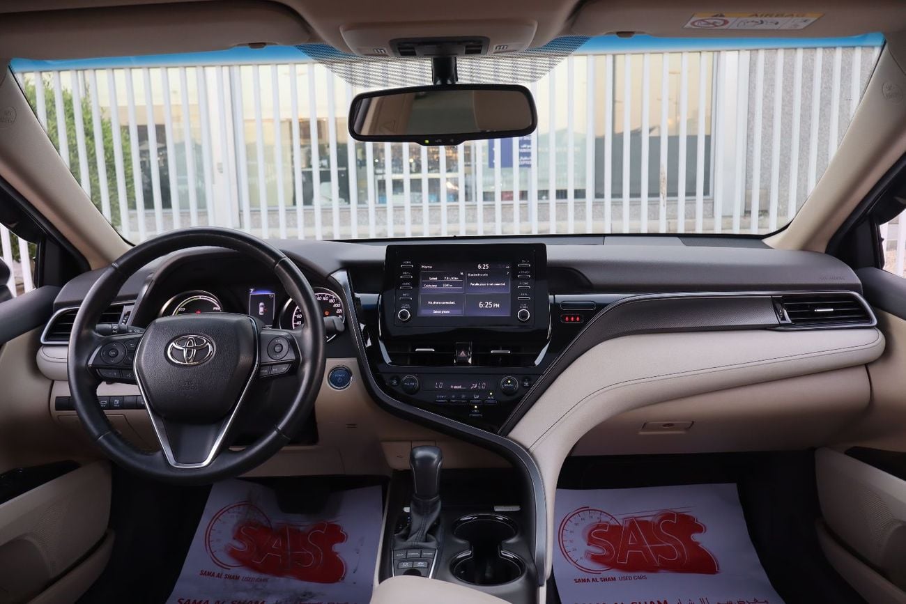 Toyota Camry GLE HEV