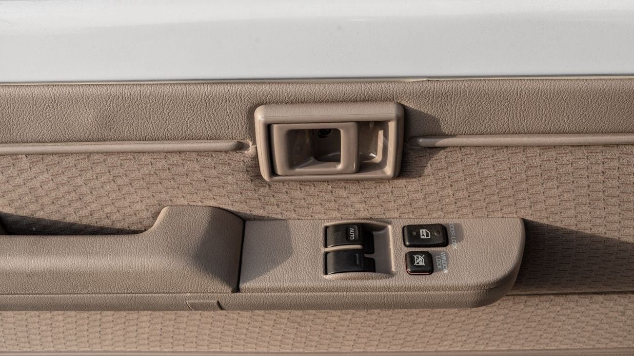 Toyota Land Cruiser 70 2025 Toyota Land Cruiser LC71 4.0L AT Petrol (White-Beige) Mid Option