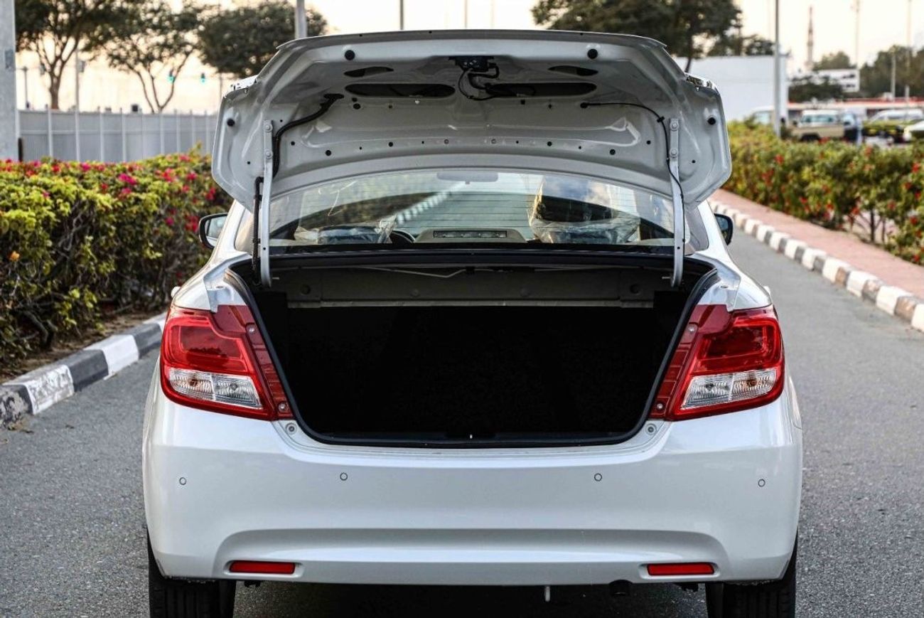 سوزوكي دزاير 2024 سوزوكي ديزاير 1.2 GLX - أبيض قطبي لؤلؤي معدني من الداخل أسود | للتصدير فقط