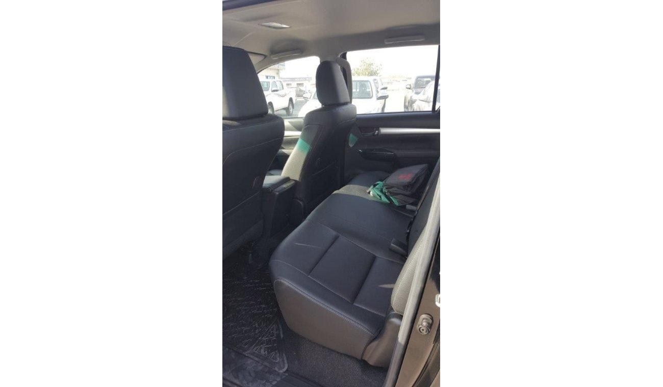 Toyota Hilux 2.8 AT T.Diesel DC 4WD WITH ORIGINAL LEATHER SEATS