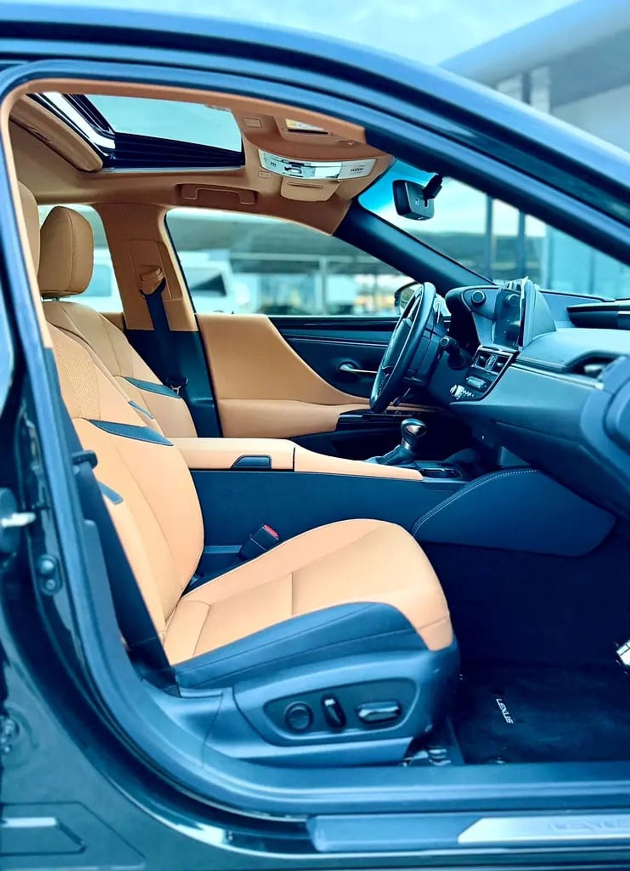 Lexus ES300h ES 300h - GCC Specs - Brand