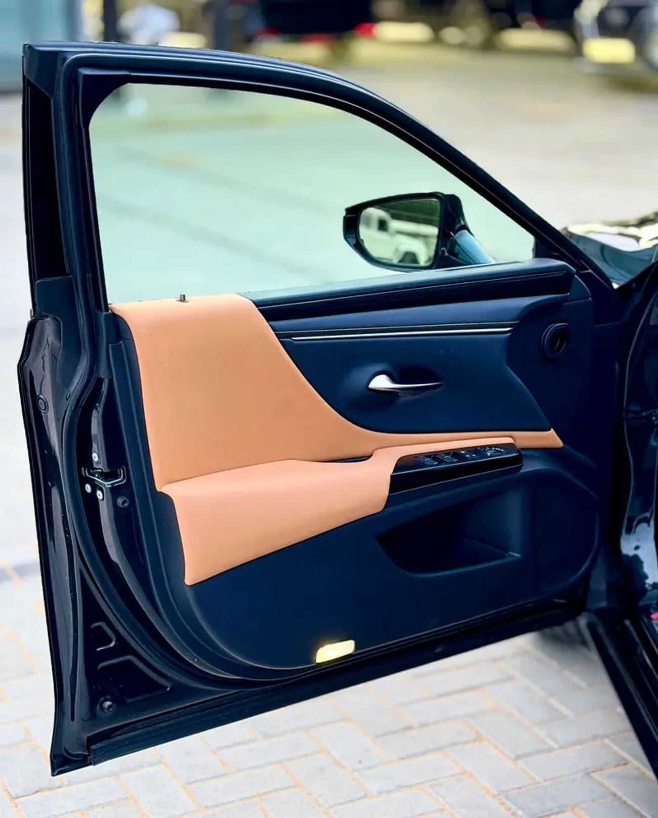 Lexus ES300h ES 300h - GCC Specs - Brand