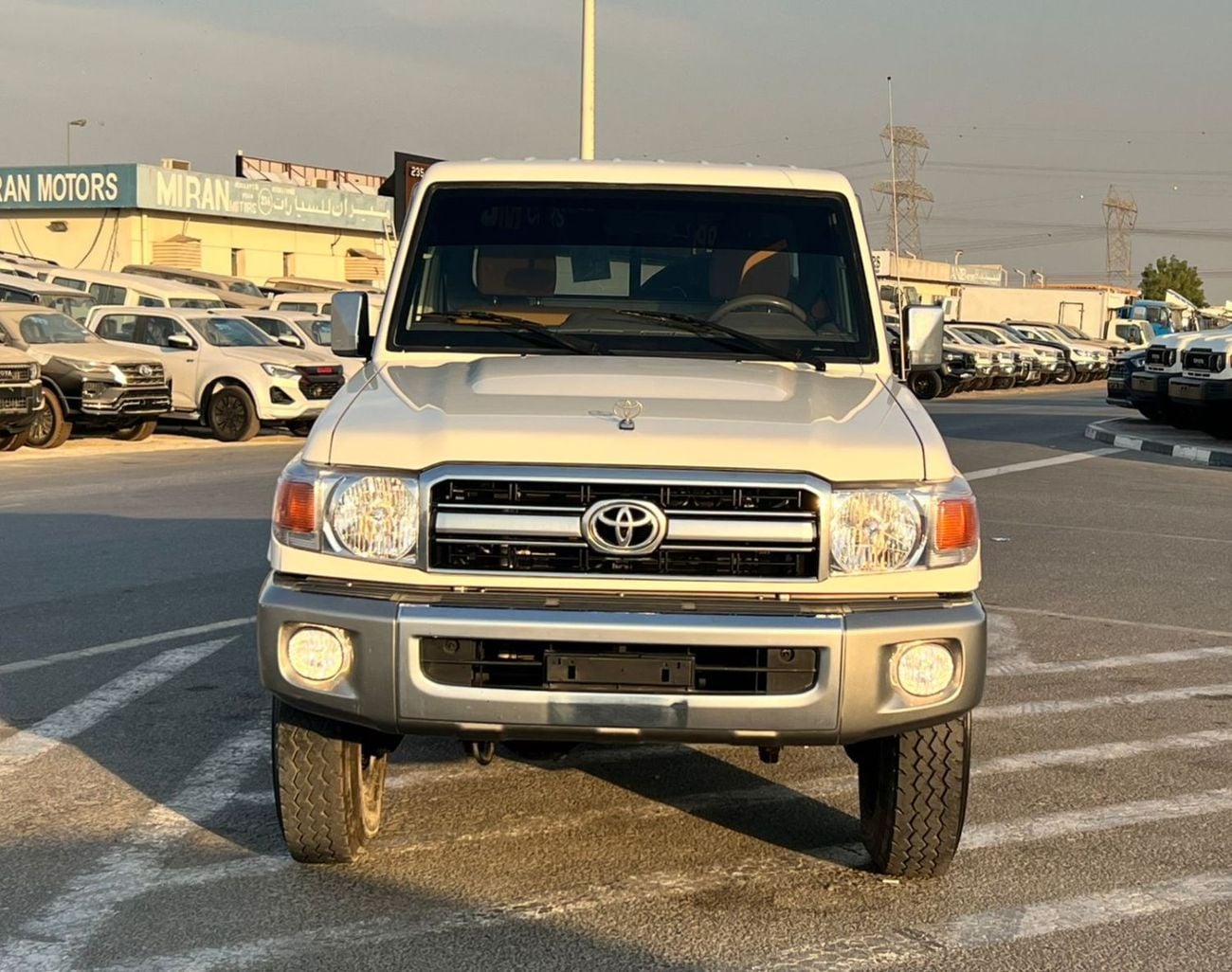 تويوتا لاند كروزر بيك آب 2018 Toyota Land Cruiser Pick up - Single Cabin - 4.0L V6 - AWD 4x4 - Patrol Manual - Fully Maintain