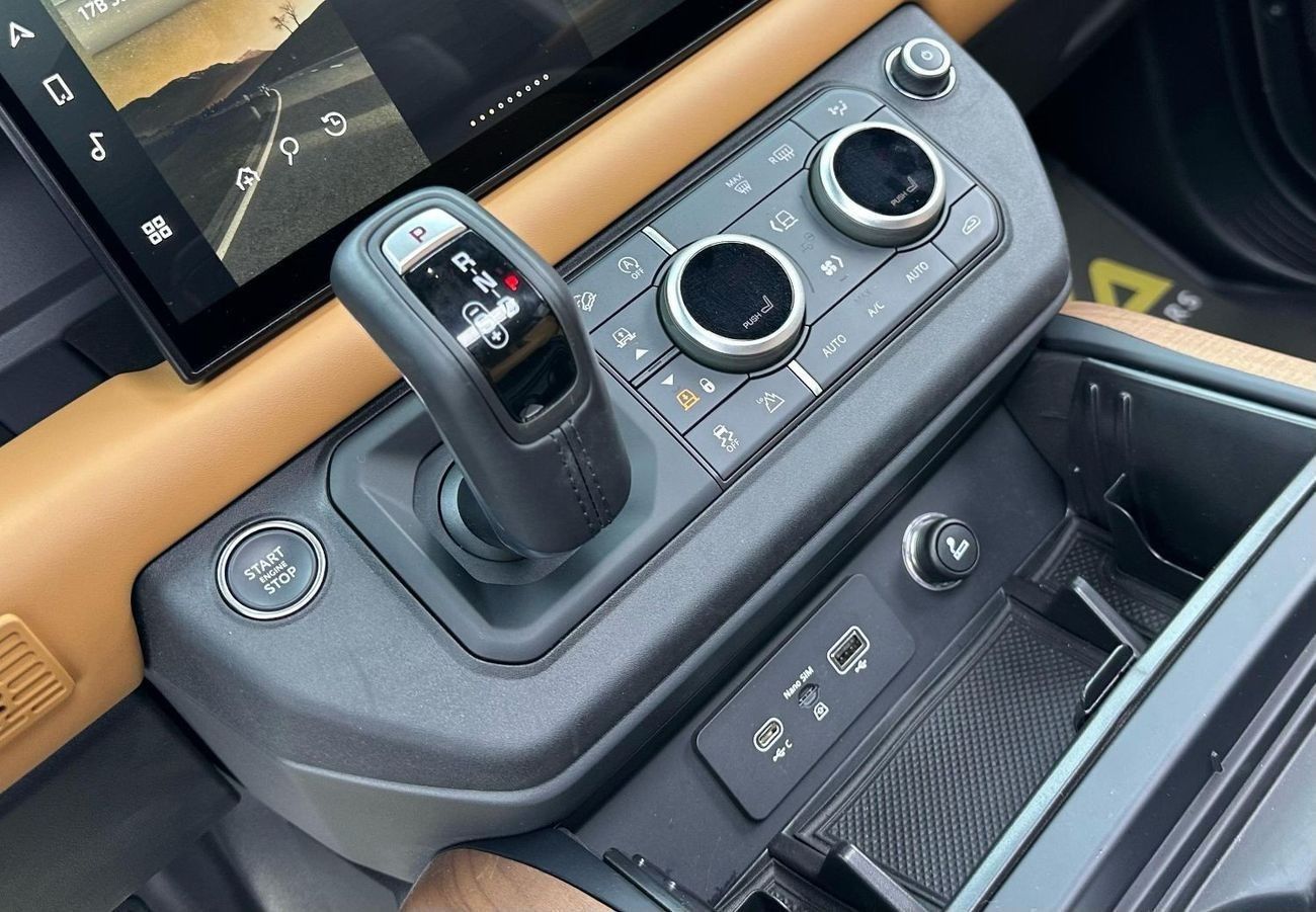 لاند روفر ديفندر P400 110 X-Dynamic 3.0L (5 Seater) 2024 Land Rover Defender P400 110 X-Dynamic, 5 Years Land Rover W