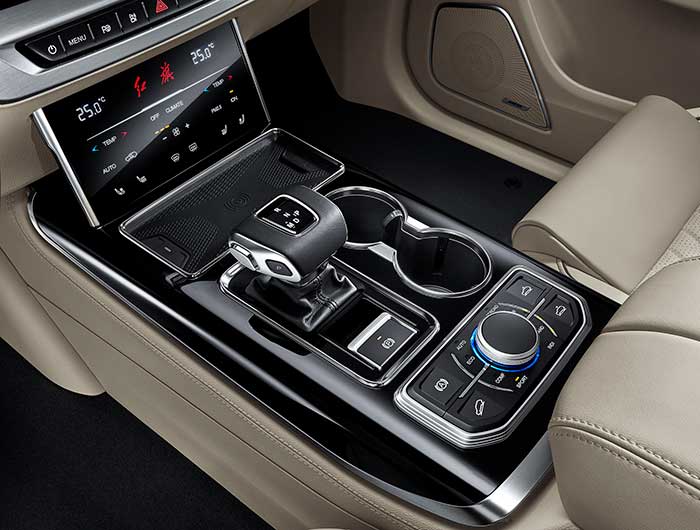 هونغكي HS7 interior - Gear and Controls