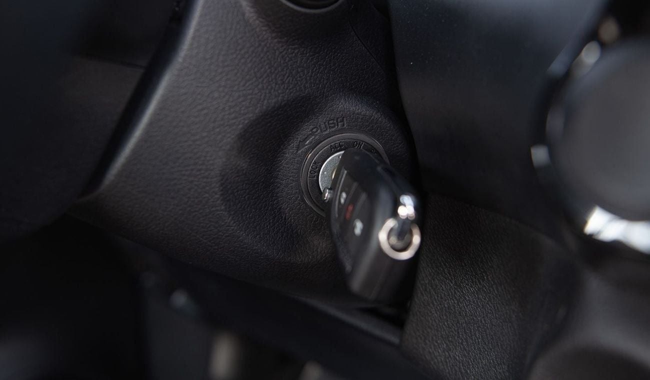 تويوتا هيلوكس SGLX TOYOTA HILUX DC 2.4D MT 4X4 P.WINDOW MY2024 – SILVER