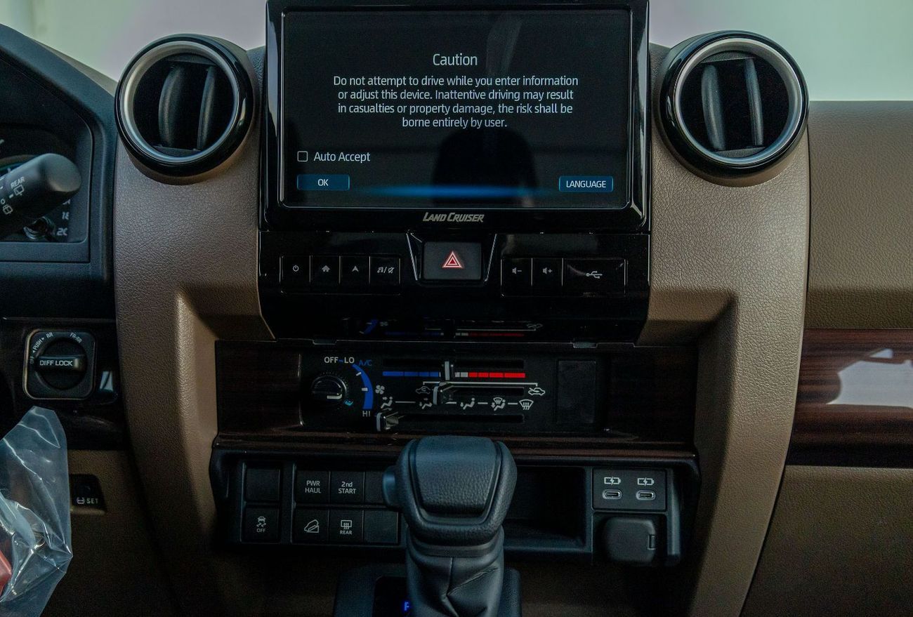 تويوتا لاند كروزر 70 2025 Toyota LC76 Hardtop 4.0L - Beige Inside Sadlle Tan | Export Only